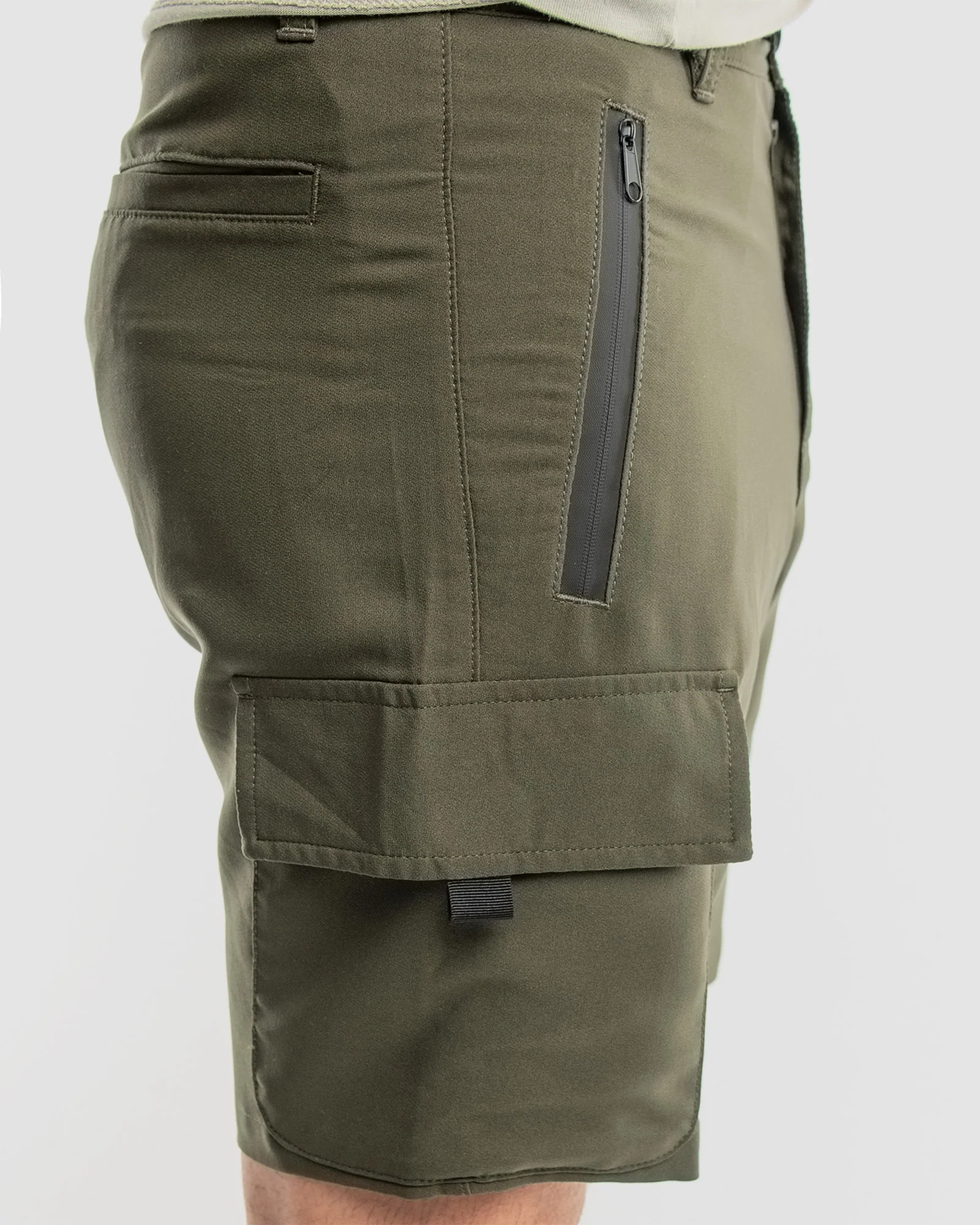 MEN'S ADLAI POLY TECH CARGO SHORTS - Image 15