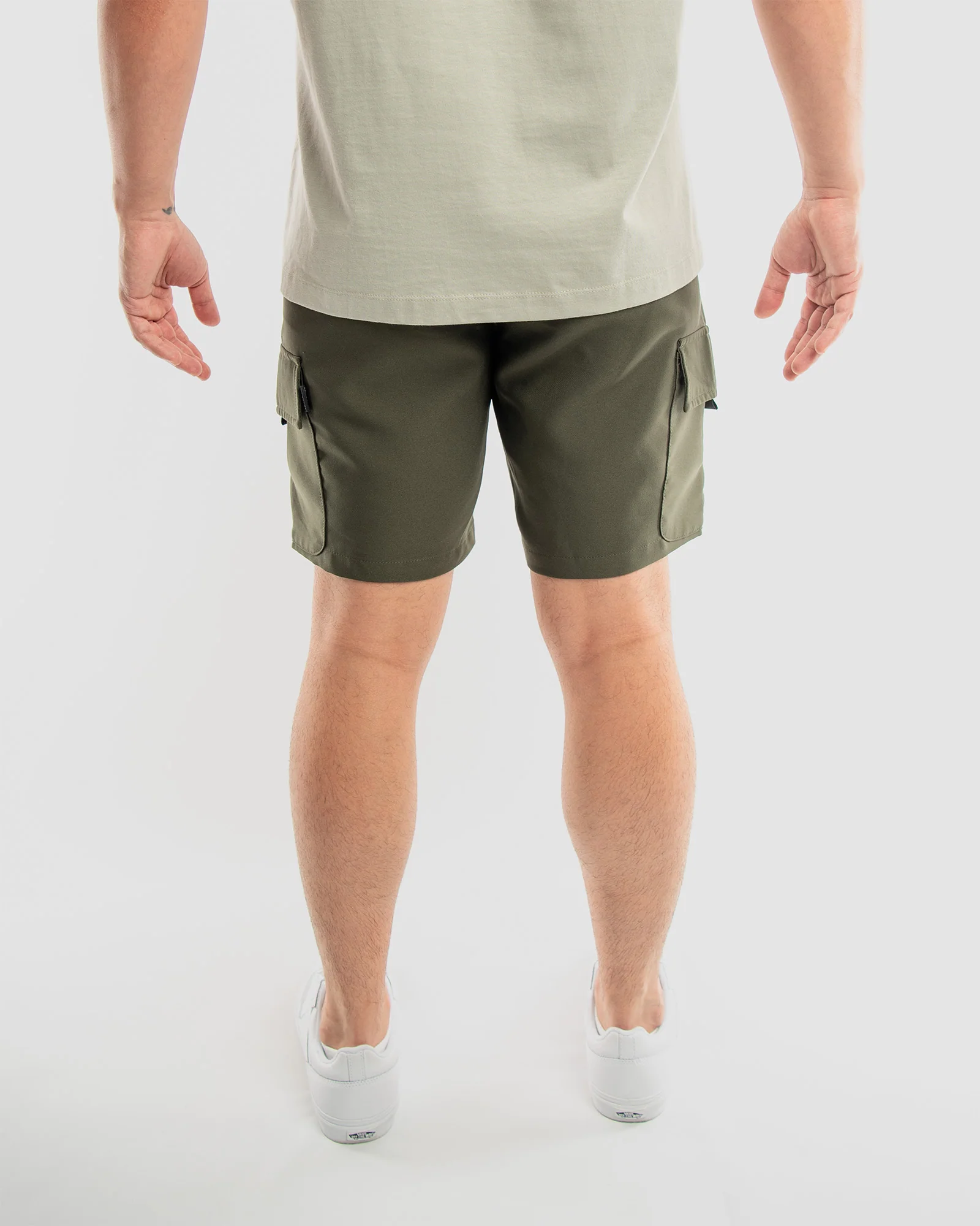 MEN'S ADLAI POLY TECH CARGO SHORTS - Image 18